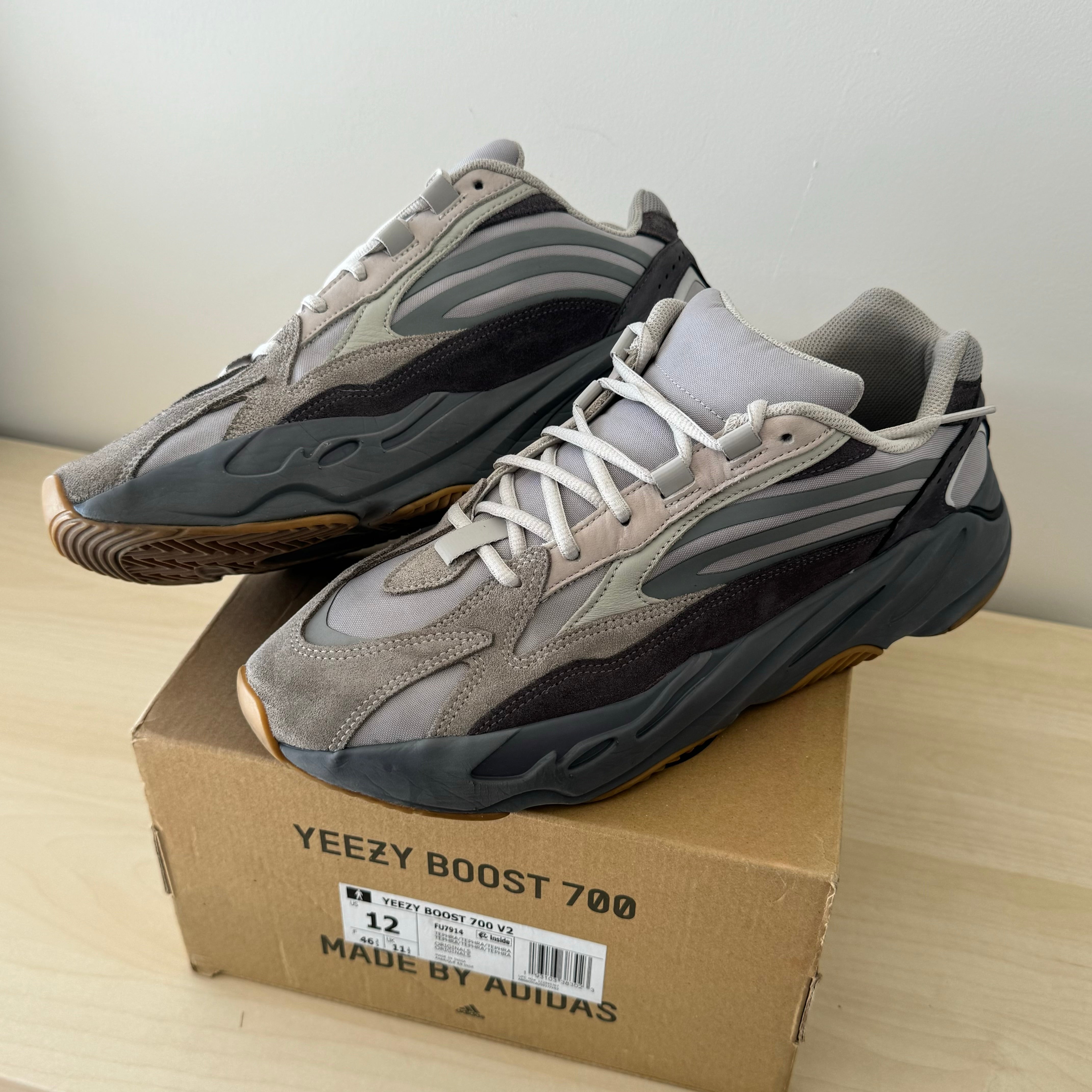 Yeezy shops 700 46