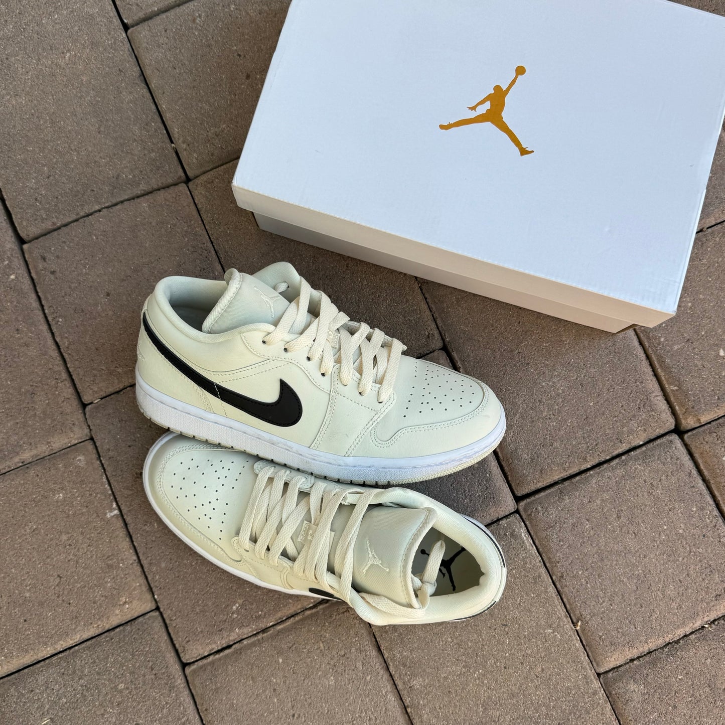 Jordan 1 Low Coconut milk